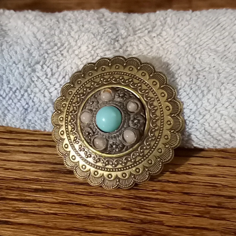 **Vintage Bronze Medallion Brooch - Picture 3 of 6